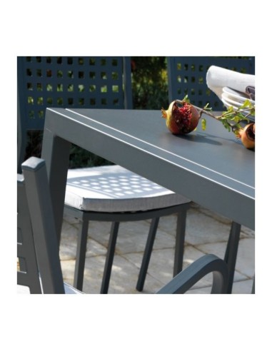 TAVOLI: vendita online TAVOLO QUATRIS 80X80 H.75 GRIGIO ANTICO IMPILABILE AUTOLIVELLANTE VERMOBIL in offerta