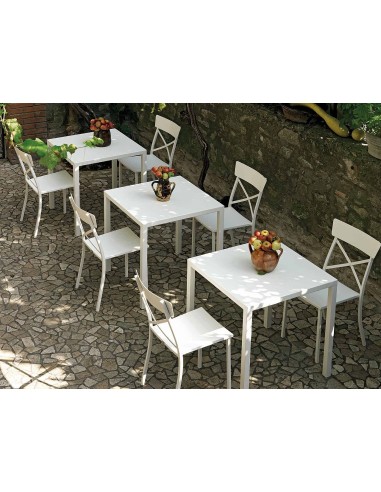 TAVOLI: vendita online TAVOLO QUATRIS CM 70X70 H.75 GRIGIO ANTICO IMPILABILE AUTOLIVELLANTE VERMOBIL in offerta