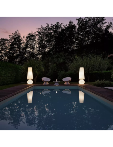 LAMPADE-LAMPADARI-SERIE LUMINOSE: vendita online LAMPADA DA TERRA FADE BIANCO INDOOR/ OUTDOOR CM.65X65X185H in offerta