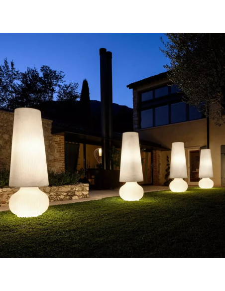 LAMPADE-LAMPADARI-SERIE LUMINOSE: vendita online LAMPADA DA TERRA FADE BIANCO INDOOR/ OUTDOOR CM.65X65X185H in offerta