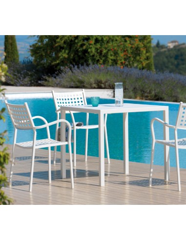 TAVOLI: vendita online TAVOLO QUATRIS CM 90X90 H.75 BRONZO IMPILABILE AUTOLIVELLANTE VERMOBIL in offerta