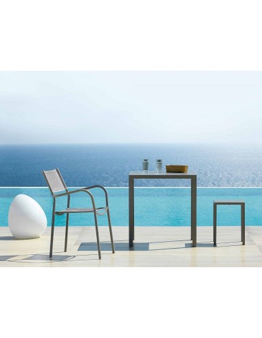 TAVOLI: vendita online TAVOLO QUATRIS CM 70X70 H.75 AUTOLIVELLANTE FANGO VERMOBIL in offerta