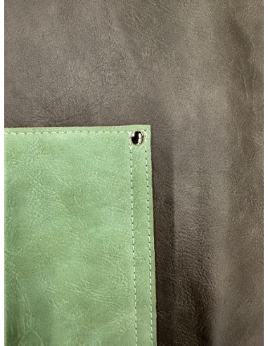 GREMBIULI: vendita online GREMBIULE WOSDE SIMILPELLE ANTRACITE E SALVIA CON PETTORINA 64X80 CM in offerta