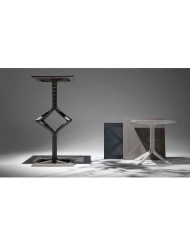 TAVOLI: vendita online TAVOLO CLIP NARDI TORTORA 80 X 80 ALTEZZA 75 CM IN RESINA FIBERGLASS in offerta